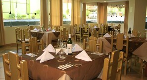 Breakfast, lunch and dinner served