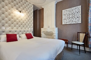 Individually decorated, individually furnished, desk, iron/ironing board - Hôtel Saint Etienne (Caen)