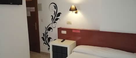 Single Room | Egyptian cotton sheets, premium bedding, Select Comfort beds