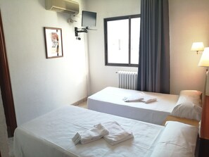 Single Room | Egyptian cotton sheets, premium bedding, Select Comfort beds - Hostal Jaime I (Huesca)