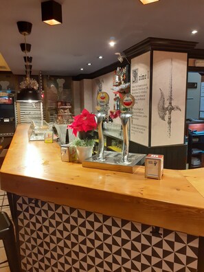 Bar (on property) - Hostal Jaime I (Huesca)