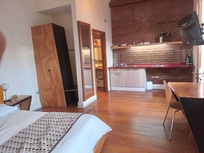 Family Room, 1 Bedroom, Accessible, Ensuite | Rollaway beds, free WiFi, wheelchair access - Hotel Latitud 33 SUR (Valparaiso)