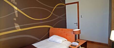 Standaard eenpersoonskamer | Extra bedden (toeslag), gratis wifi, rolstoeltoegang