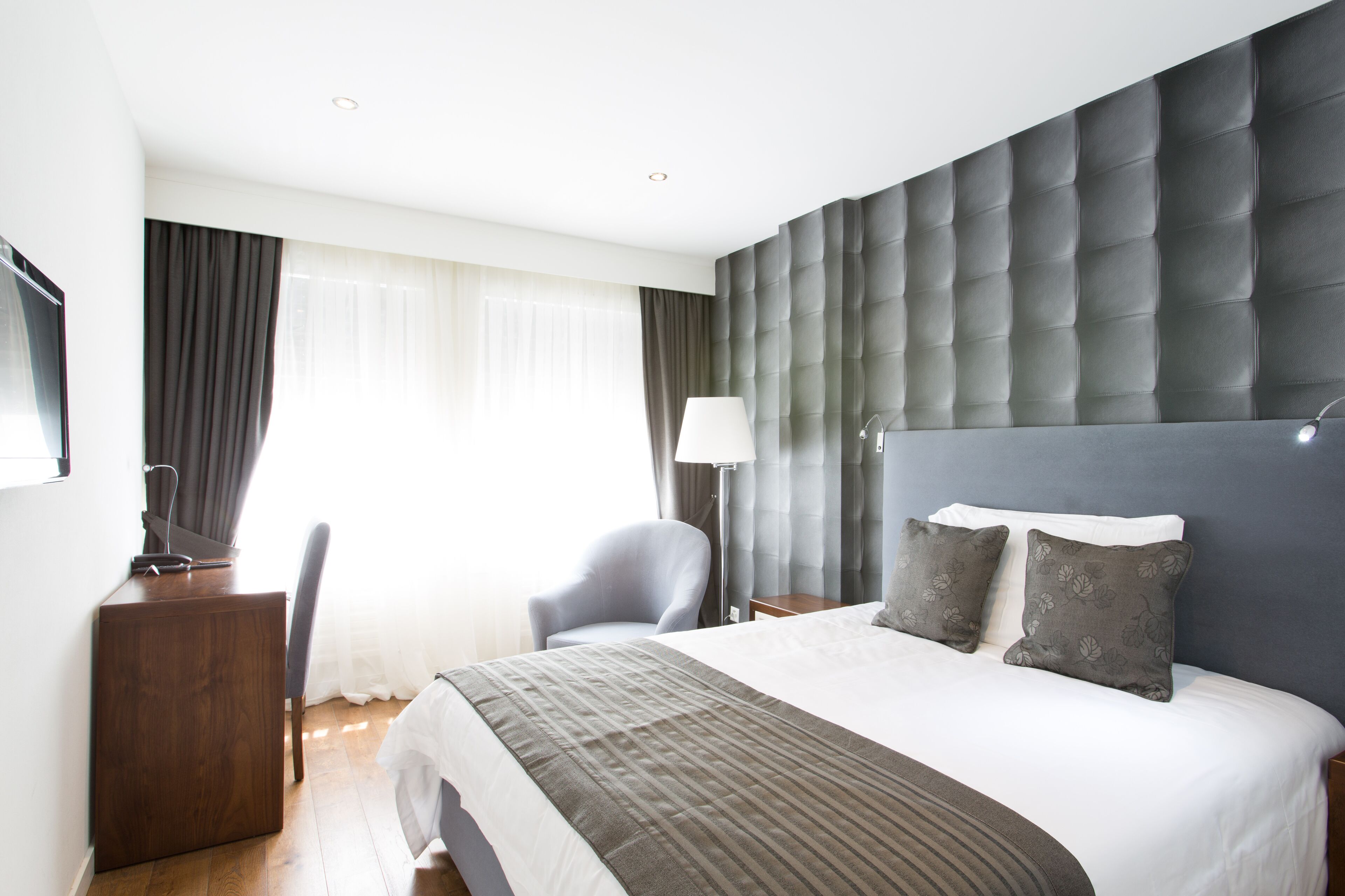 standard double or twin room | premium bedding, in-room safe, desk, soundproofing