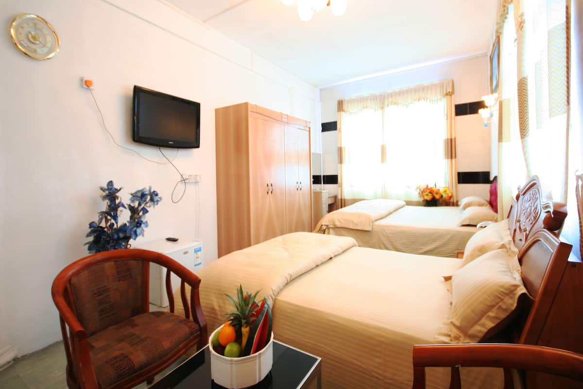 Familiekamer, 1 slaapkamer, terras | Een minibar, een kluis op de kamer, geluiddichte muren, gratis wifi