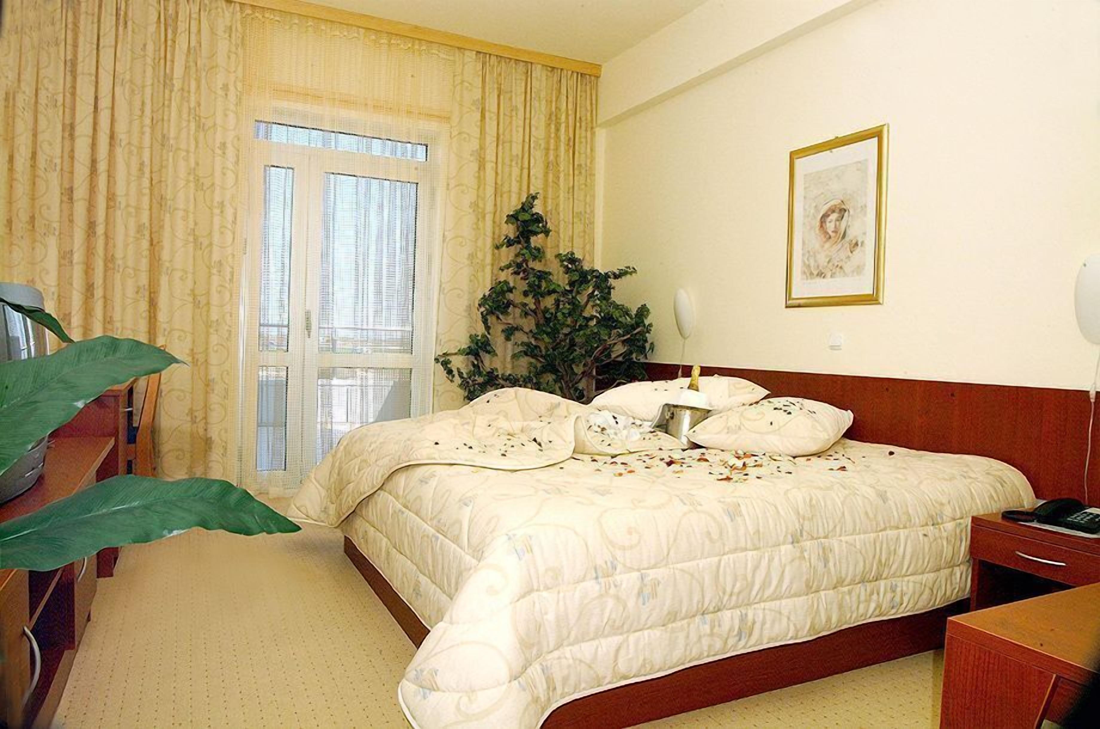 Double Room | Premium bedding, in-room safe, desk, blackout curtains