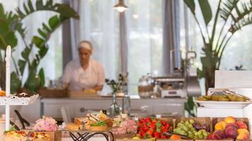 Free daily buffet breakfast