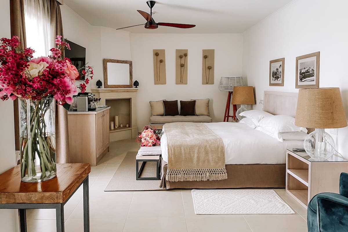 Executive Suite, Sea View | 1 bedroom, hypo-allergenic bedding, in-room safe, desk