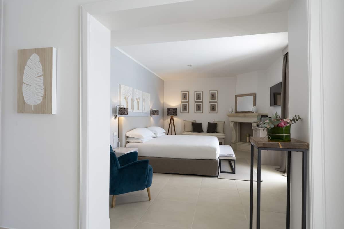executive suite, sea view | 1 bedroom, hypo-allergenic bedding, in-room safe, desk