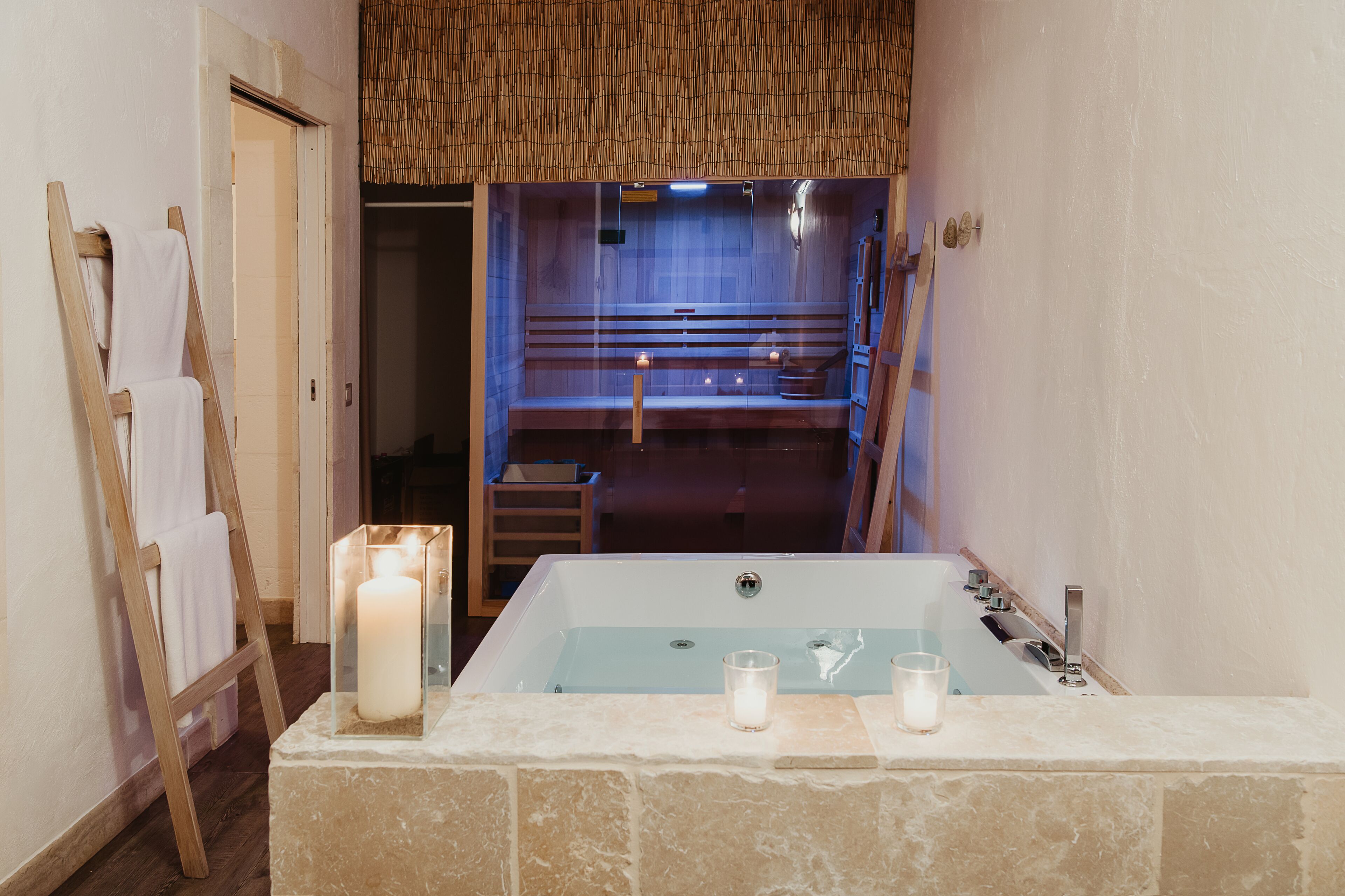 couples treatment room(s), sauna, hot tub, steam room