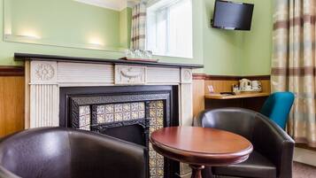 Superior Triple Room, Non Smoking | In-room safe, desk, iron/ironing board, free cribs/infant beds