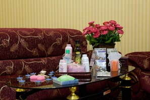 Living area - Asia Tashkent Hotel (Tashkent)