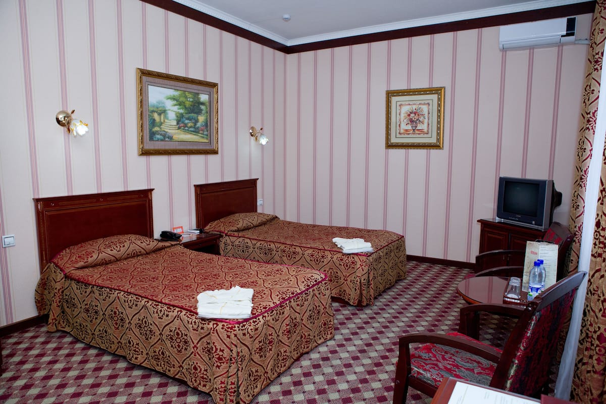 In-room safe, desk, WiFi (free)