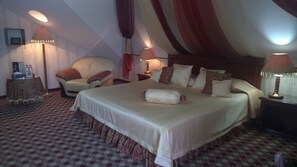 Suite | In-room safe, desk, free WiFi - Asia Tashkent Hotel (Tashkent)