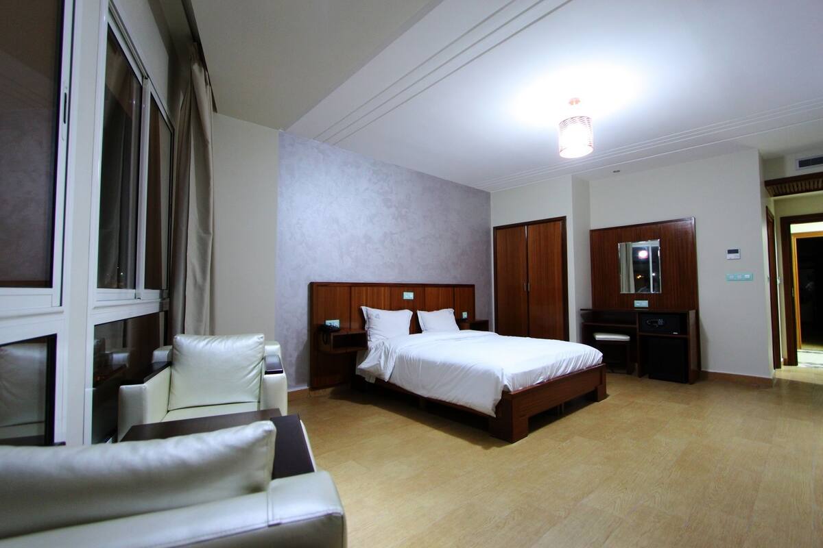 Standard Single Room | Premium bedding, in-room safe, desk, blackout curtains