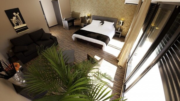 Premium bedding, desk, blackout drapes, soundproofing