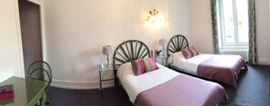 Twin Room | Desk, free WiFi