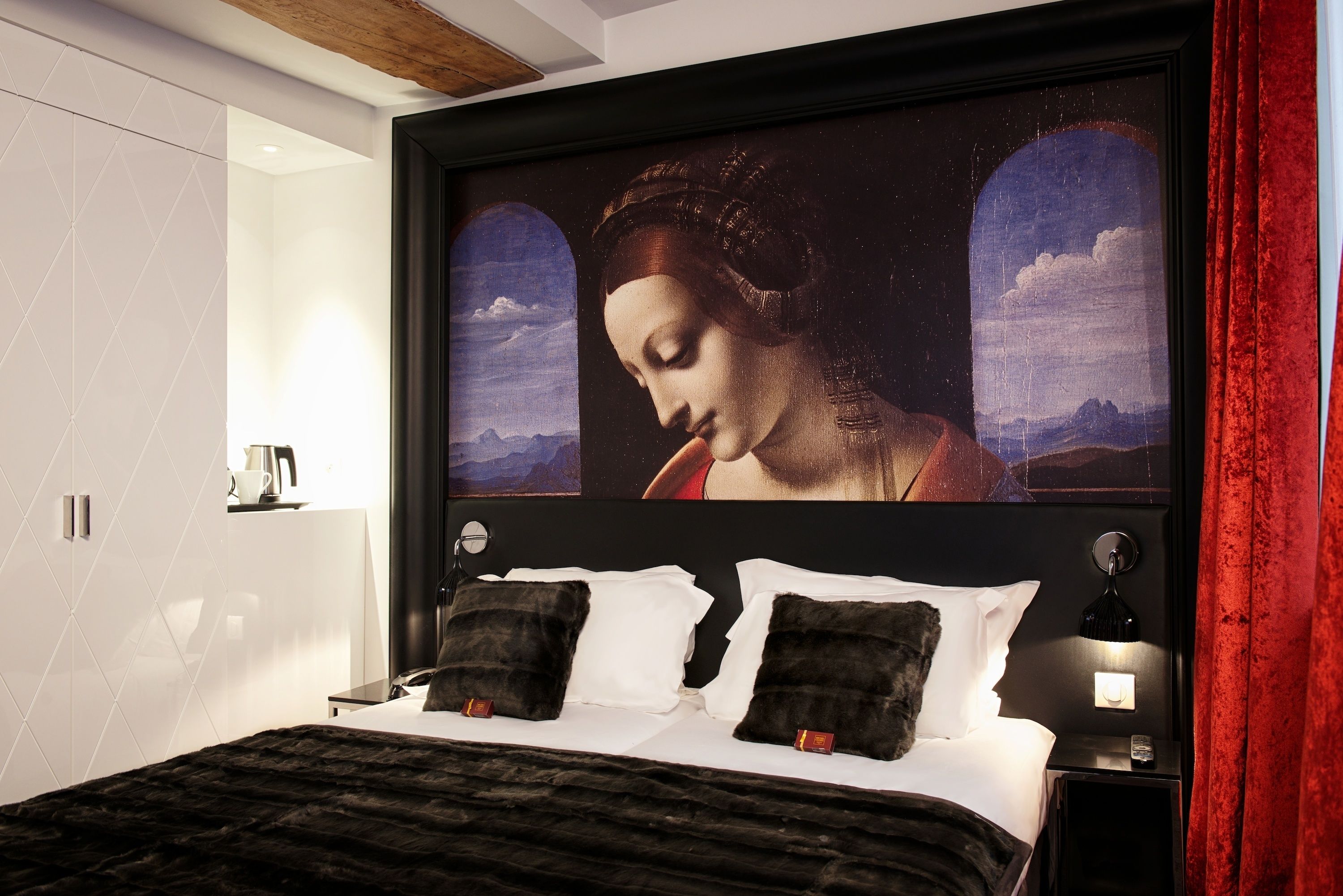 egyptian cotton sheets, premium bedding, pillow-top beds, in-room safe