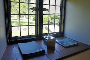 Single Separate bathroom | Individually decorated, desk, iron/ironing board, free WiFi - Dartington Hall Hotel (Totnes)