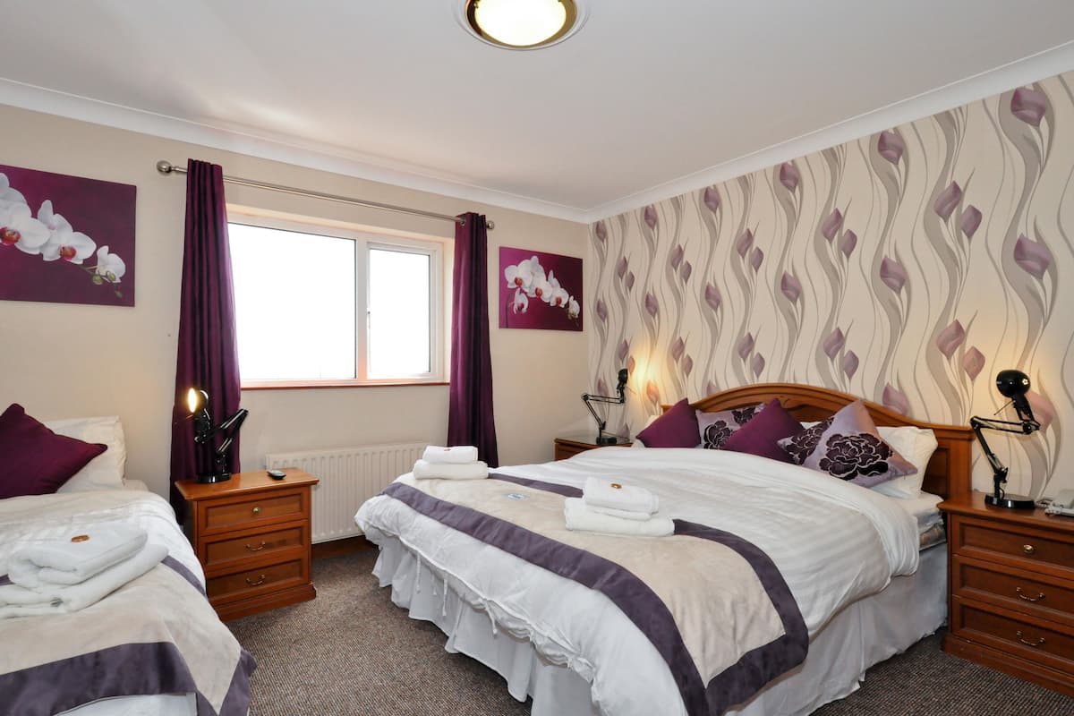 Premium bedding, in-room safe, individually decorated