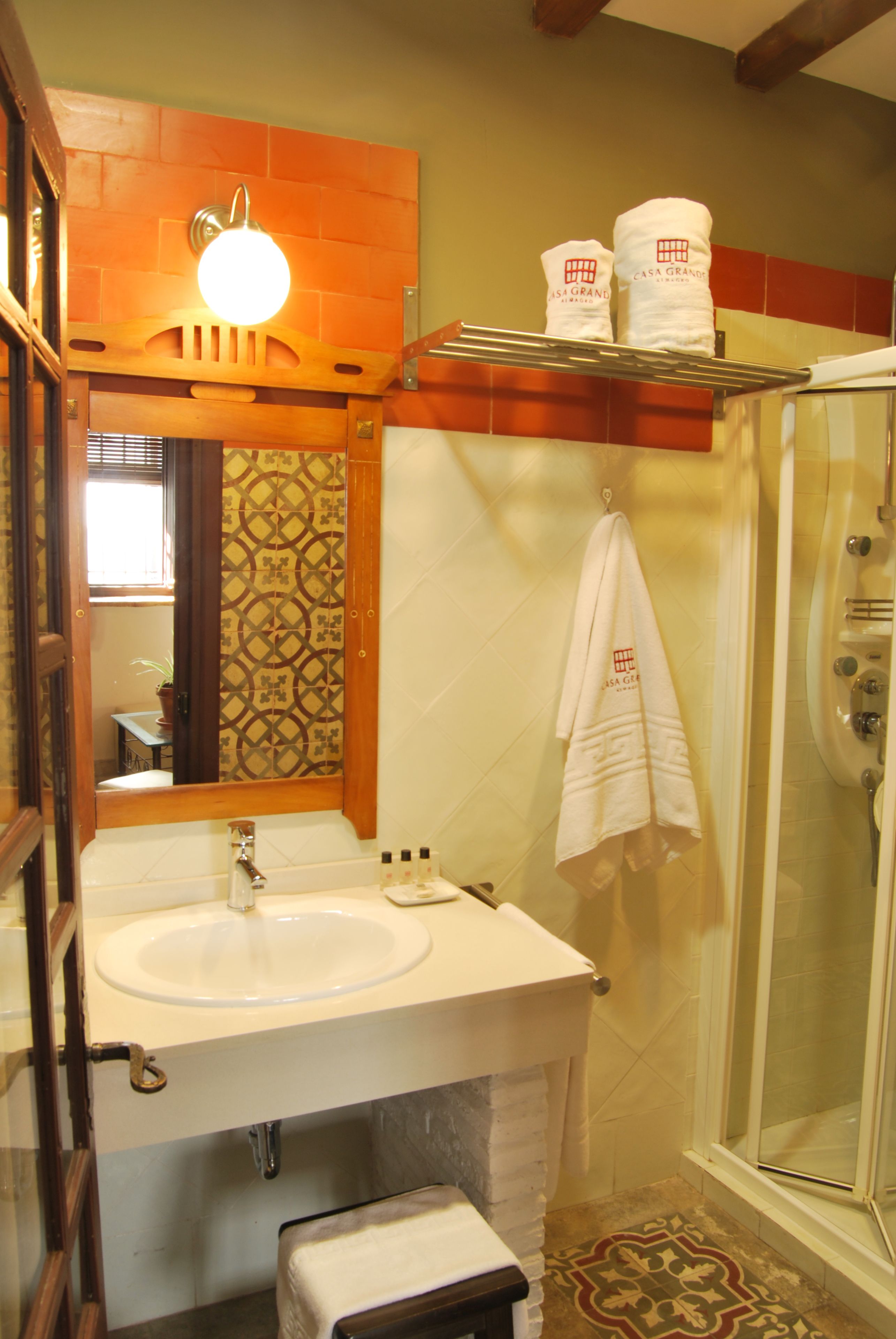 suite | bathroom | shower, hydromassage showerhead, hair dryer, towels