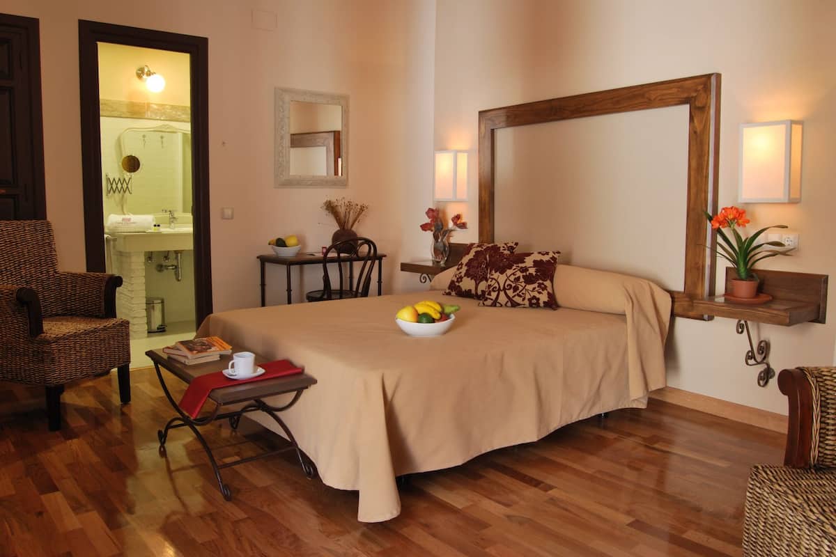 Free cots/infant beds, rollaway beds, free WiFi, bed sheets