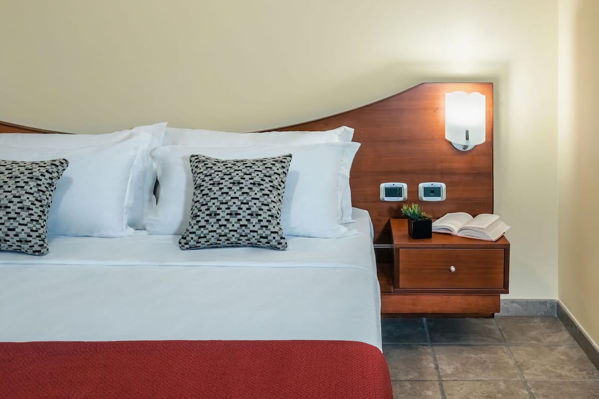 Economy kamer, 1 twee- of 2 eenpersoonsbedden | Een minibar, een bureau, babybedden, gratis wifi