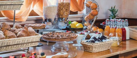 Free daily buffet breakfast