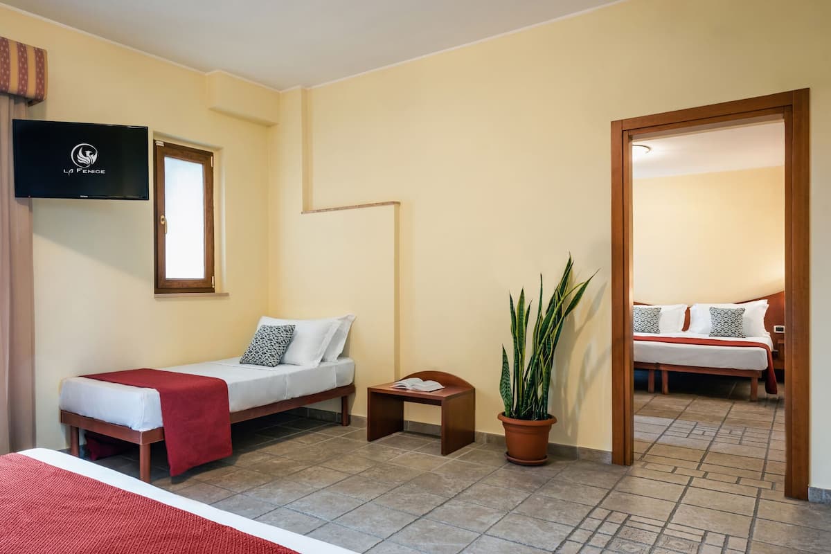 Standaard kamer | Een minibar, een bureau, babybedden, gratis wifi