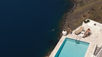 Piscine à débordement