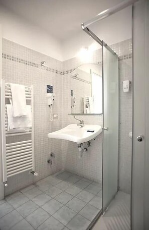 Standard Room, 1 Double Bed, Non Smoking, Annex Building | Bathroom | Rainfall showerhead, towels, soap, shampoo
