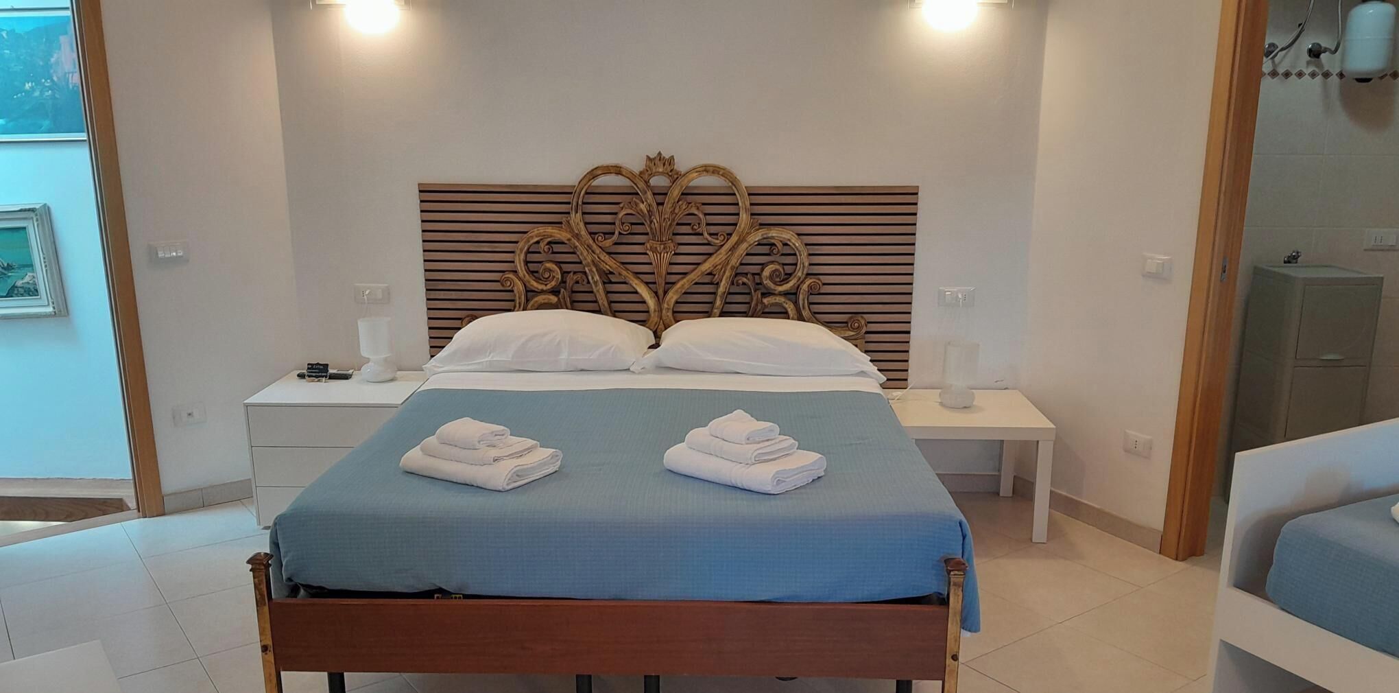 Monolocale Standard, 1 letto matrimoniale, Edificio separato | Down duvets, desk, laptop workspace, bed sheets