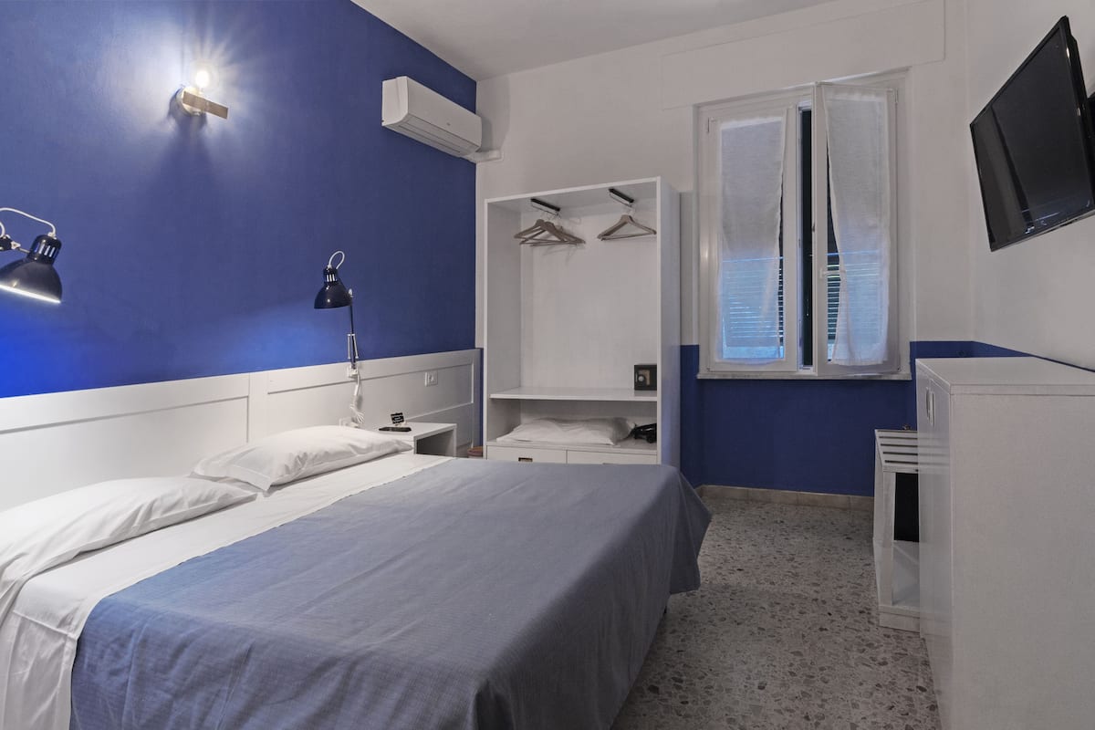 Economy Double Room | 1 bedroom, down duvets, desk, laptop workspace