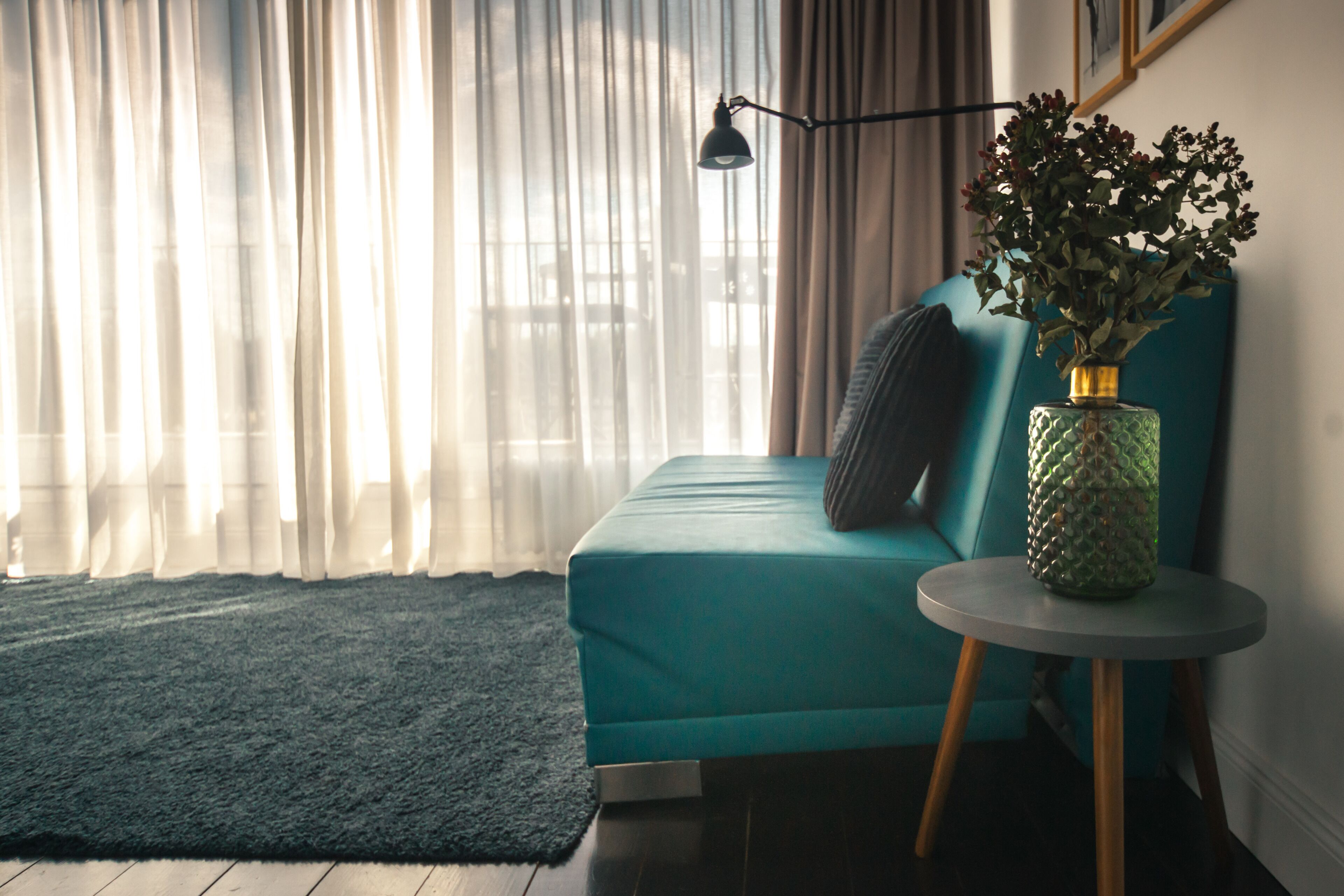 suite | living area | flat-screen tv