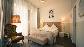 Deluxe Double Room | 1 bedroom, minibar, blackout drapes, iron/ironing board