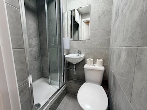 Dreibettzimmer | Badezimmer