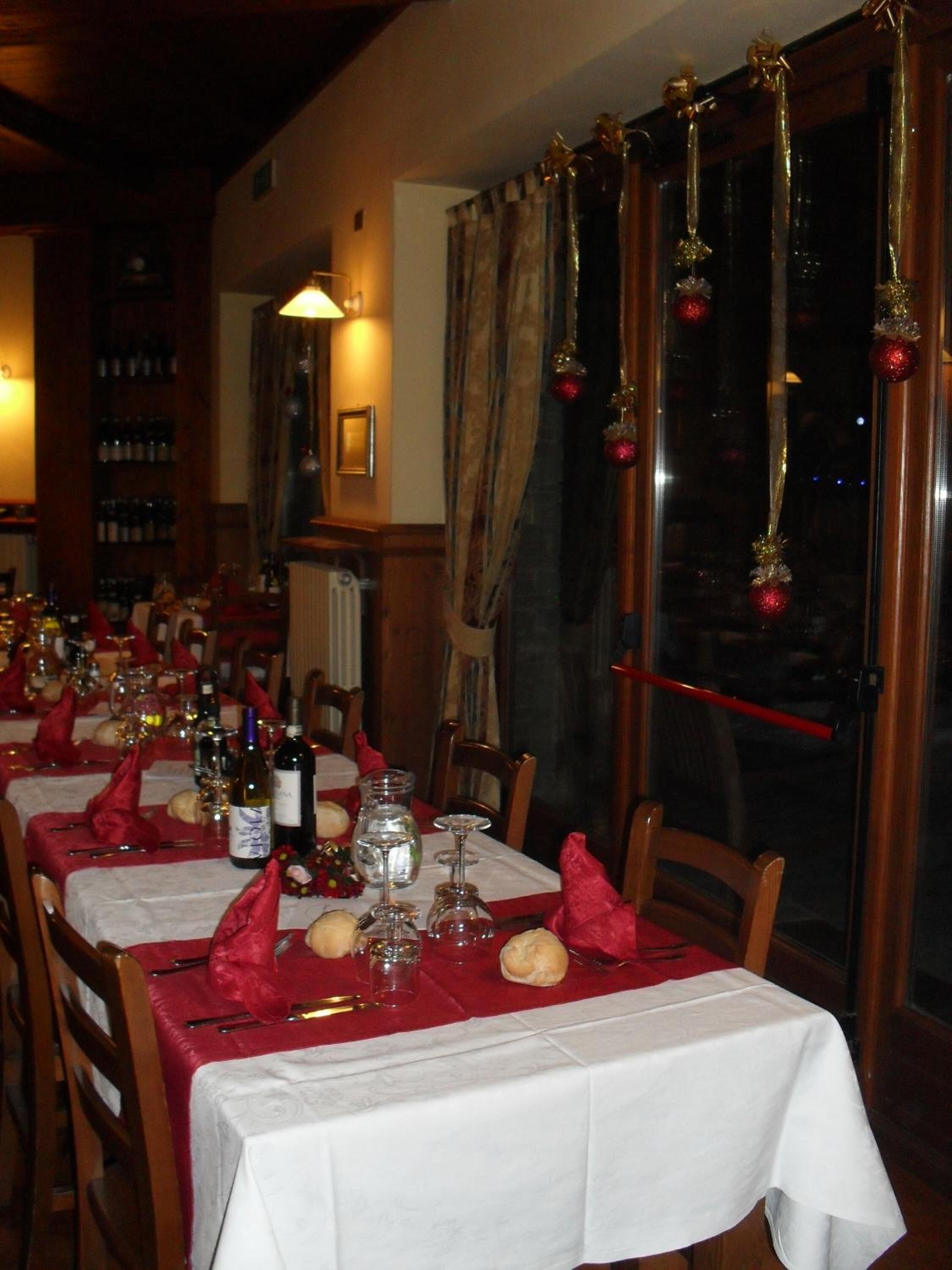 Petit déjeuner, déjeuner, dîner et brunch servis sur place