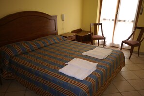 Premium bedding, individually furnished, desk, laptop workspace - Hotel Londra (Acceglio)