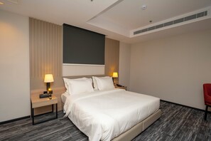 Apartemen Deluks | Brankas, tirai kedap cahaya, setrika/meja setrika, dan Wi-Fi gratis