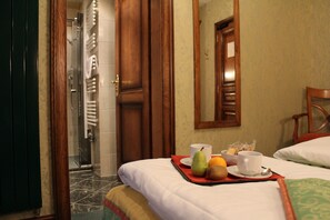 Comfort Double Room | Minibar, individually decorated, cribs/infant beds, rollaway beds