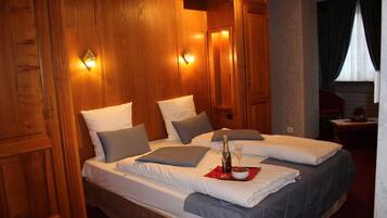 Standard Twin Room | Minibar, individually decorated, cribs/infant beds, rollaway beds