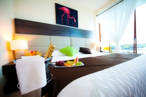 Premium bedding, free minibar, in-room safe, individually decorated - Hotel Solymar (Puerto Ayora)