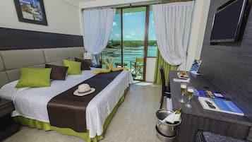 Ropa de cama de alta calidad y minibar con artículos gratuitos