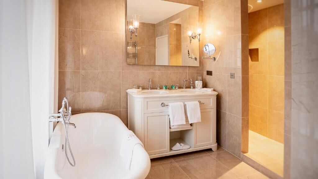 1 bedroom, premium bedding, minibar, in-room safe