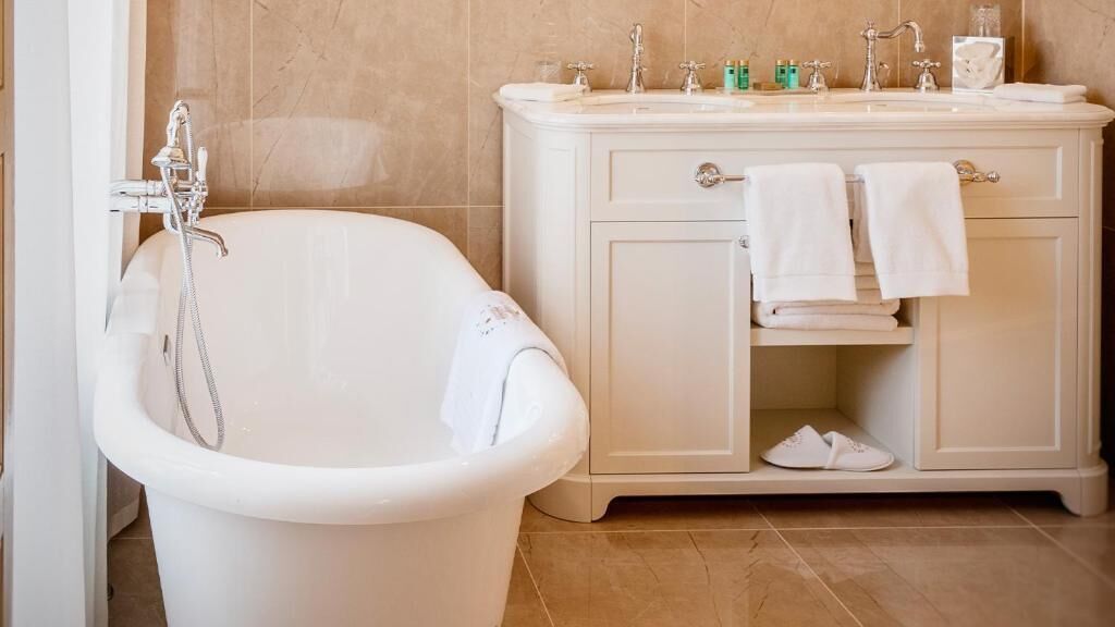 1 bedroom, premium bedding, minibar, in-room safe