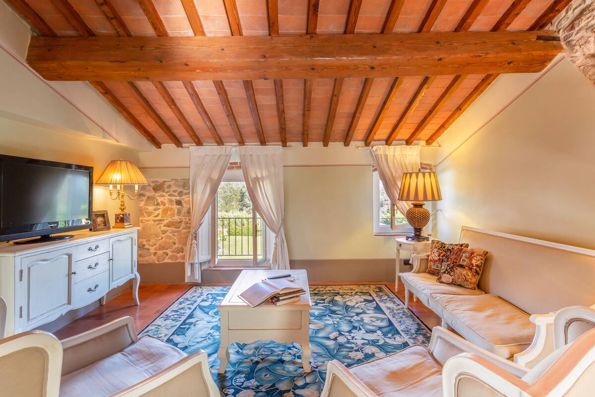 Ropa de cama de alta calidad, cubrecamas y minibar