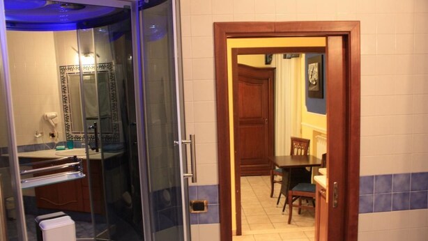 Appartement, 1 chambre | Minibar, coffres-forts dans les chambres, bureau, chambres insonorisées