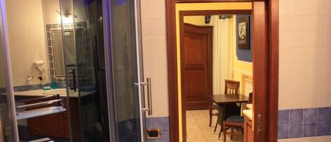 Apartment, 1 Schlafzimmer | Minibar, Zimmersafe, Schreibtisch, schallisolierte Zimmer