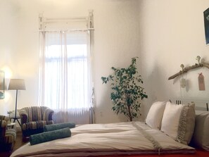 Deluxe-værelse med dobbeltseng eller 2 enkeltsenge - privat badeværelse | Individuelt design, individuel indretning, mørklægningsgardiner