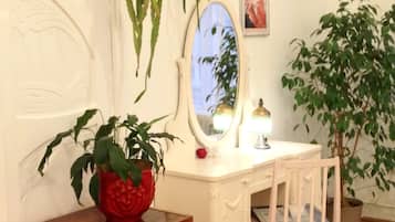 ๋๋ญ์ค ๋๋ธ๋ฃธ ๋๋ ํธ์๋ฃธ, ์ ์ฉ ์์ค | ๊ฐ๊ฐ ๋ค๋ฅธ ์คํ์ผ์ ์ธํ
๋ฆฌ์ด, ๊ฐ๊ฐ ๋ค๋ฅด๊ฒ ๊ฐ๊ตฌ ๋น์น, ์๋ง ์ปคํผ, ๋ค๋ฆฌ๋ฏธ/๋ค๋ฆฌ๋ฏธํ